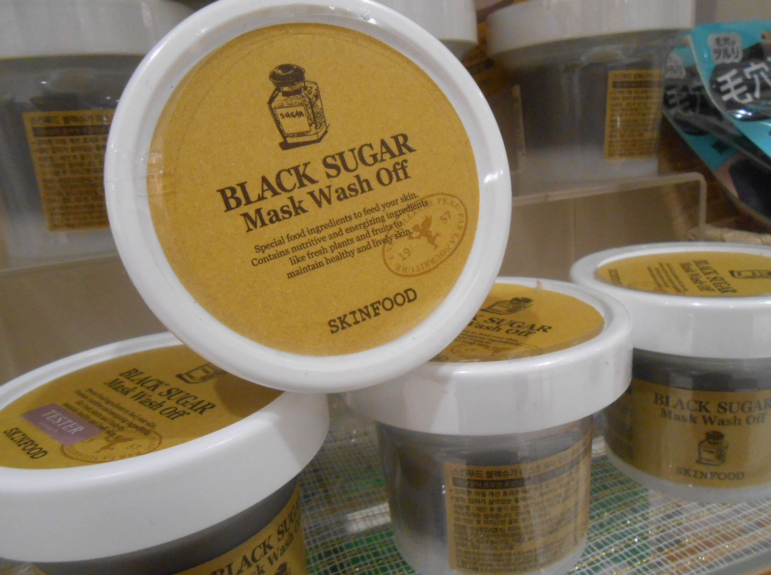 Skinfood あの大人気のつぶつぶブラックシュガーマスク お取り扱いしております ディアモール大阪店 Shop Blog ショップイン Shop In