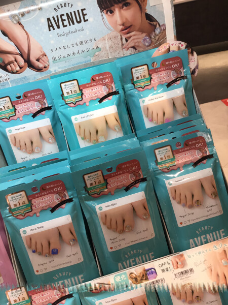ジェルネイルシールの虜‼️【ビューティーアベニュー】