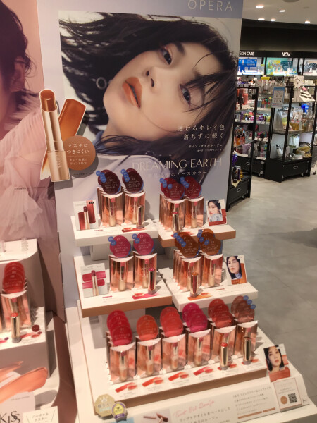 待望のオペラ新色出ました〜!