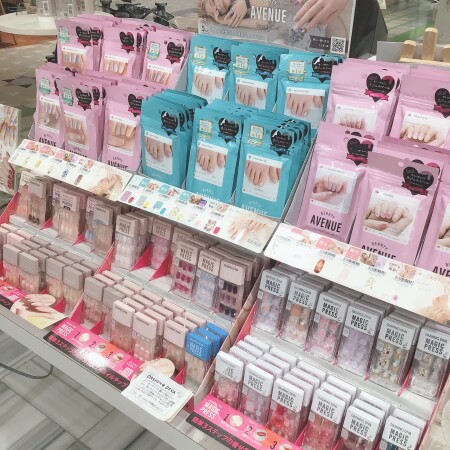 貼るだけでネイルサロン級の仕上がり♡