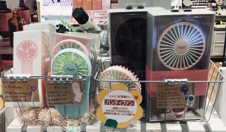 1人1台は当たり前⁉︎暑い日のお出かけにハンディファン♪