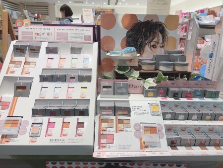 Chacottから新商品😲❕華やかメイクにうってつけ💎